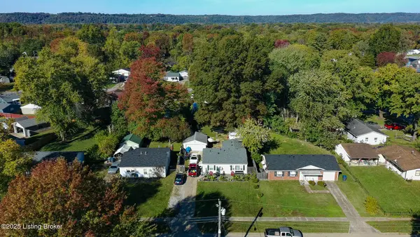 10008 Donau Ln, Louisville, KY 40272