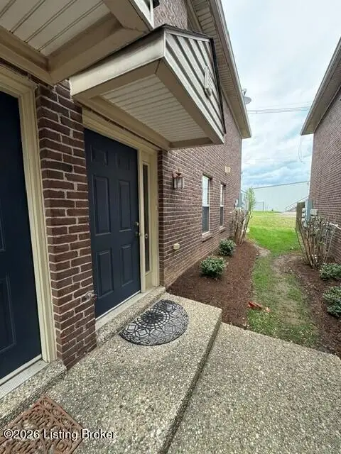 8400 Grand Trevi Dr, Louisville, KY 40228 - #1