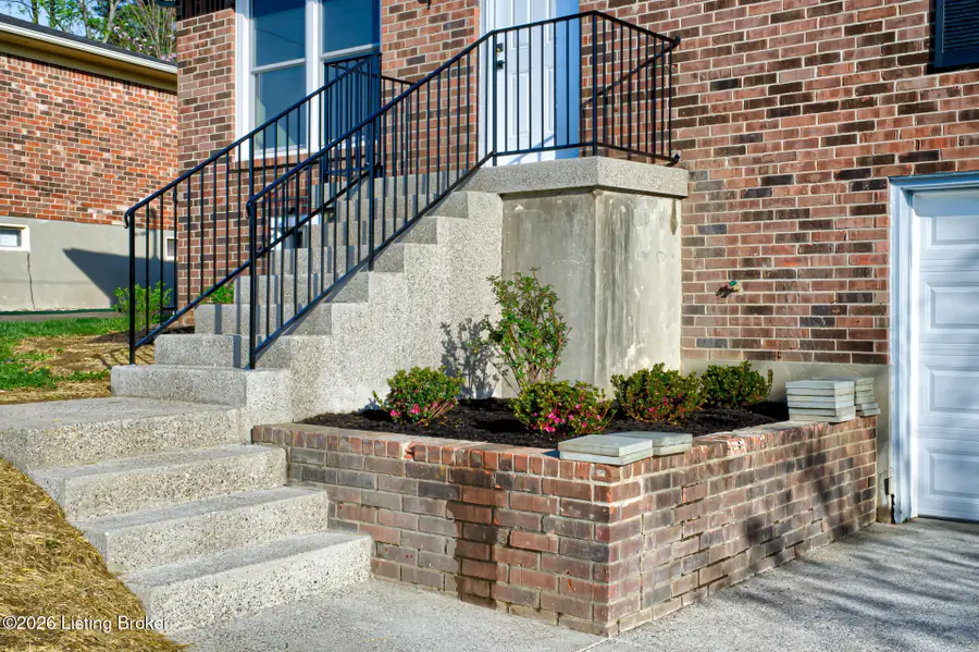 10907 Blackwood Rd, Louisville, KY 40299 - #2