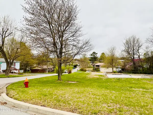 404 Embry Villa Dr, Leitchfield, KY 42754