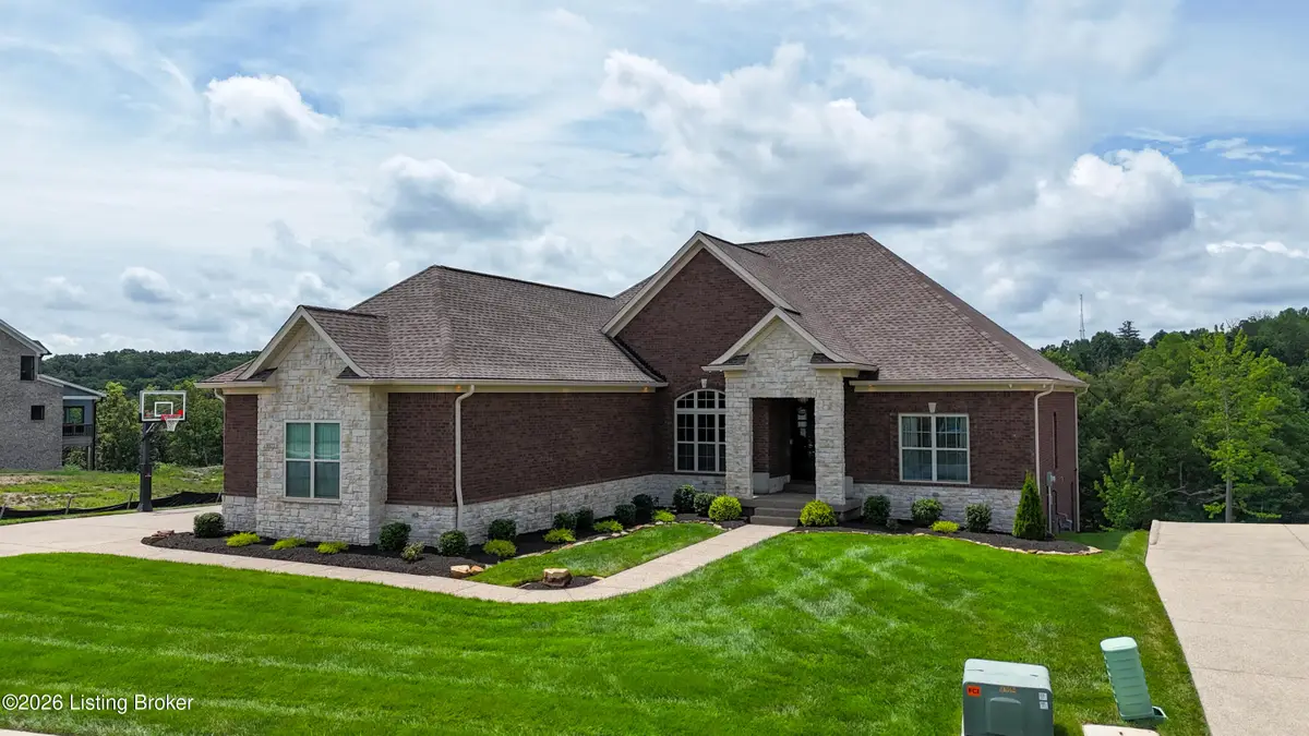 8022 Wooded Ridge Dr, Louisville, KY 40214 - #1