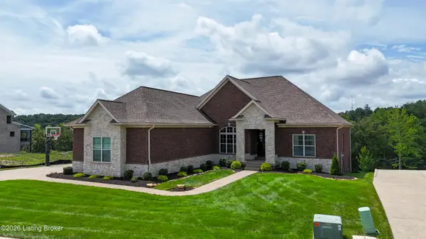 8022 Wooded Ridge Dr, Louisville, KY 40214