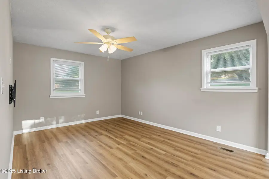 320 Hazel Lawn Dr, Shelbyville, KY 40065 - #2