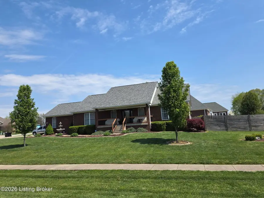 234 Cedar Place Dr, Shepherdsville, KY 40165 - #2