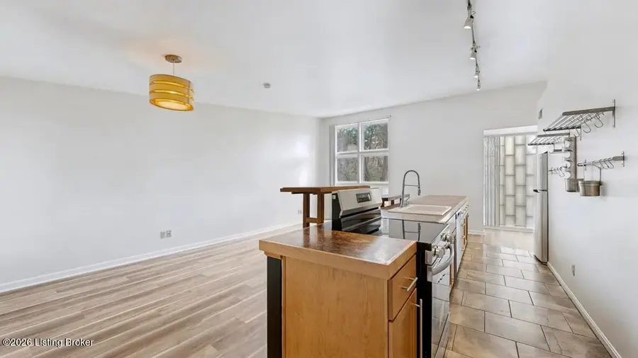 2745 Grinstead Dr #201, Louisville, KY 40206 - #3