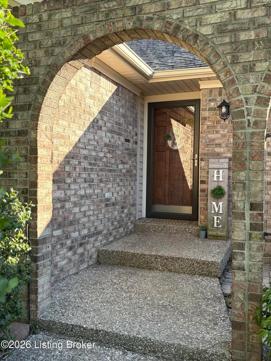 1027 Cobblestone Cir, Pioneer Village, KY 40165 - #2