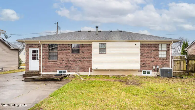 5935 Midnight Ln, Louisville, KY 40229 - #3