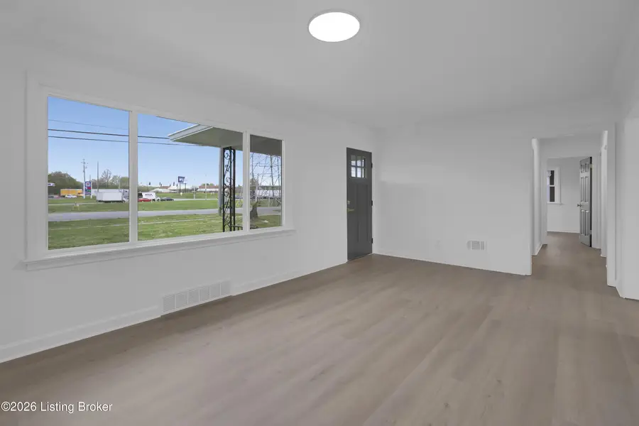 3109 Rockford Ln, Louisville, KY 40216 - #2