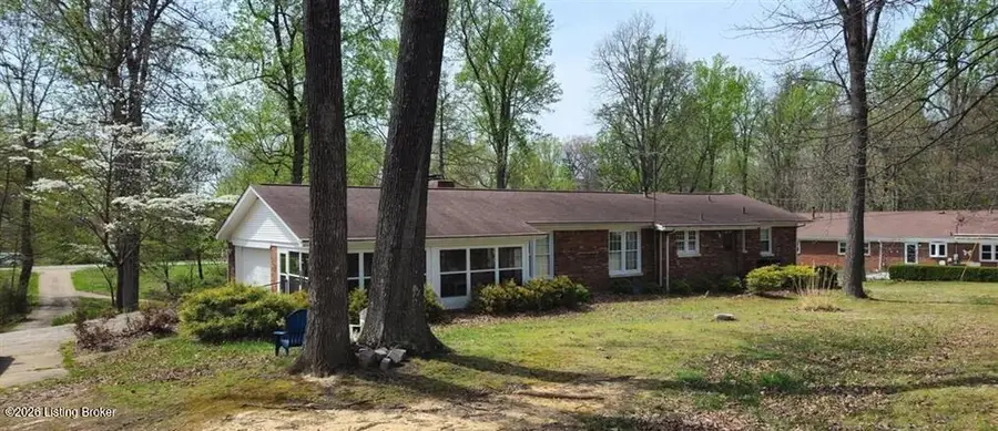 446 S Woodland Dr, Radcliff, KY 40160 - #2