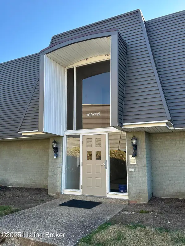 714 La Fontenay Ct, Louisville, KY 40223