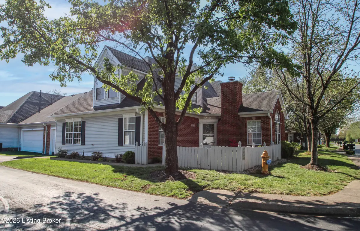 3827 Greenhurst Dr, Louisville, KY 40299 - #1