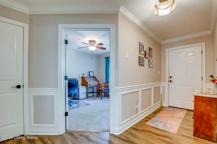 5816 Shepherd Crossing Dr, Louisville, KY 40219 - #2