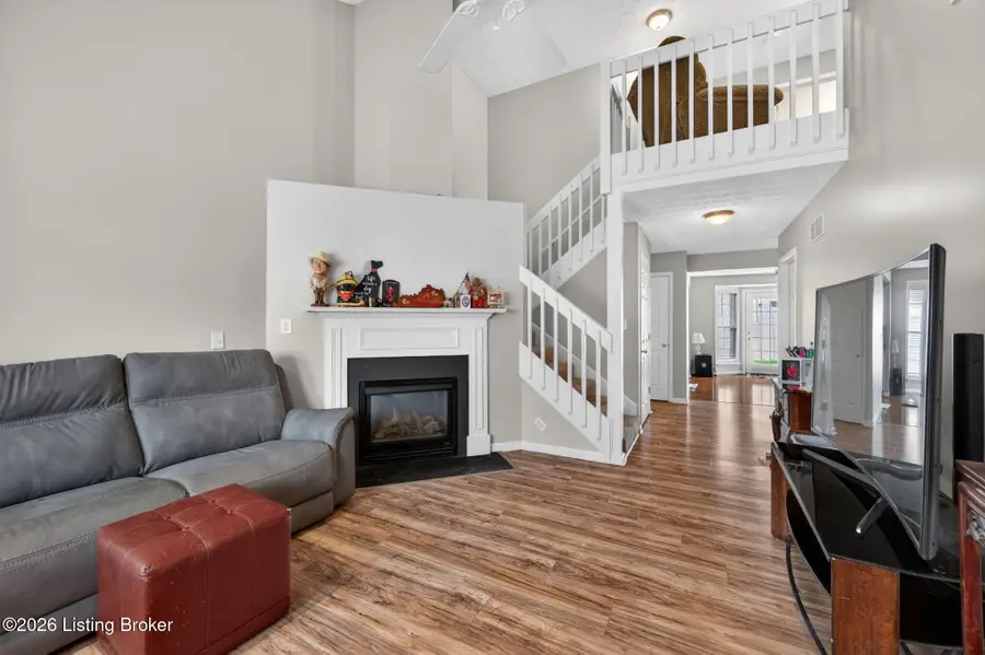 142 Charlton Wynde Dr, Louisville, KY 40245 - #3