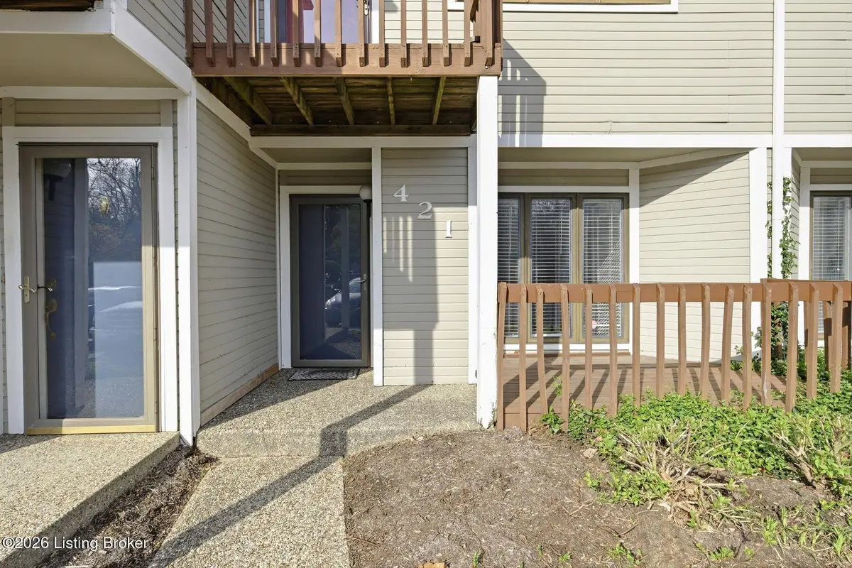 421 Ledgeview Park Dr, Louisville, KY 40206 - #1