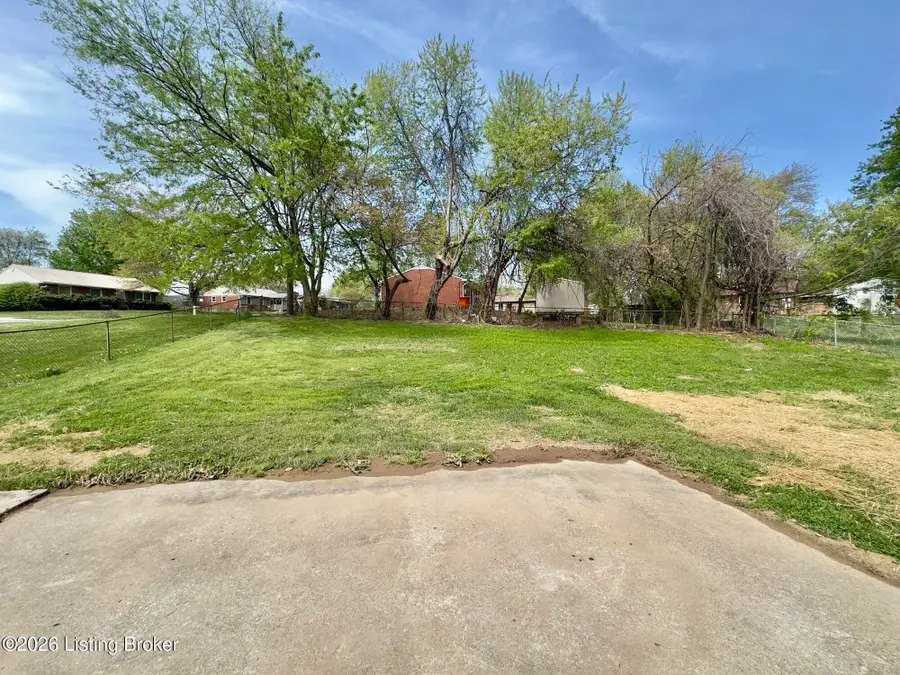 323 Centre Ct, Elizabethtown, KY 42701 - #3