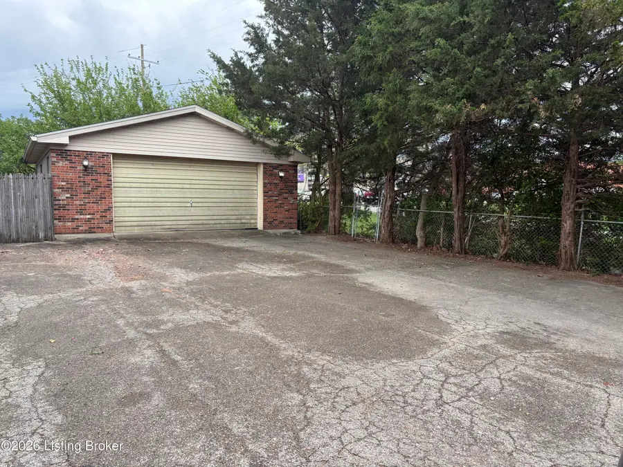 4214 Foreman Ln, Louisville, KY 40219 - #3