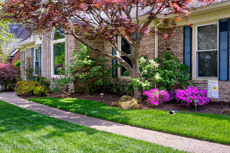 9804 Colonnades Pl, Jeffersontown, KY 40299 - #3