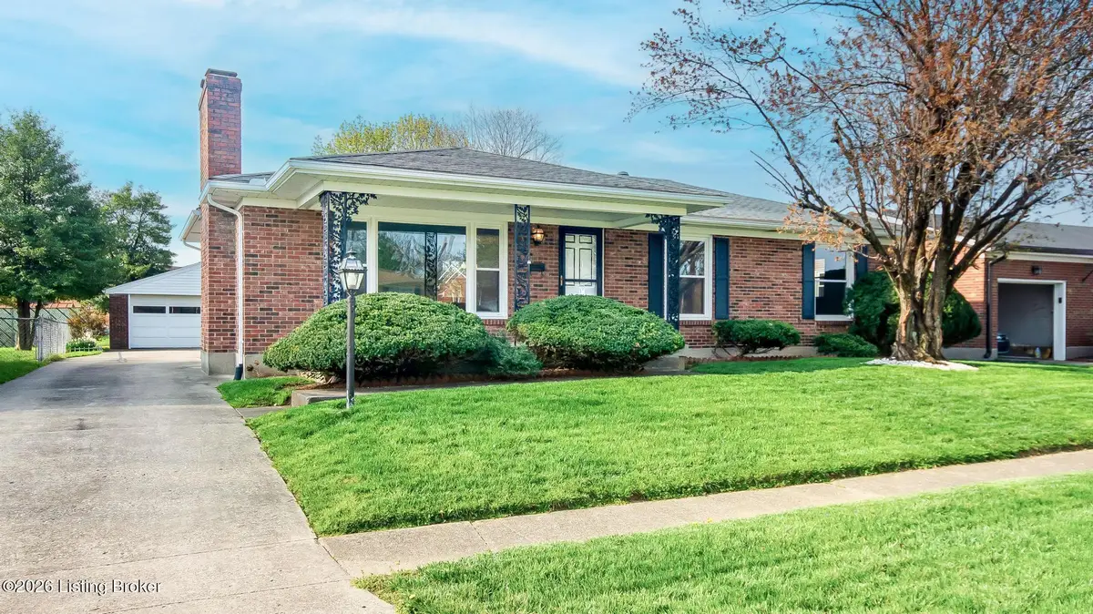 2010 Foxhurst Dr, Louisville, KY 40216 - #1