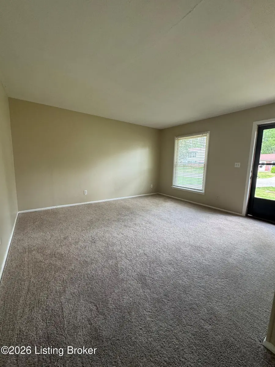 6712 Barfield Rd, Louisville, KY 40258 - #3