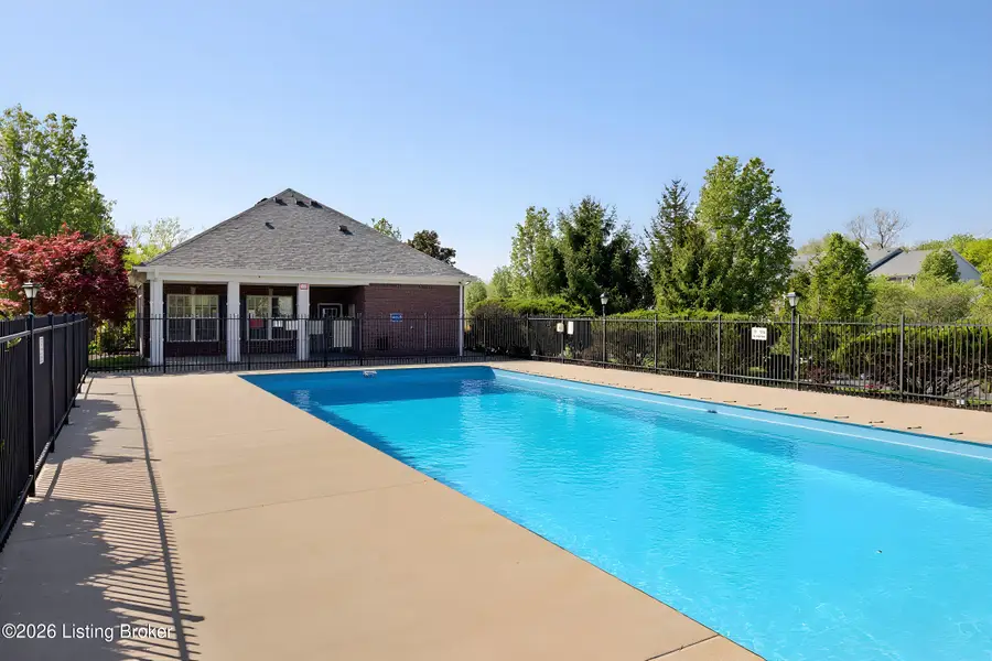 2607 Bradford Commons Dr #204, Louisville, KY 40299 - #2