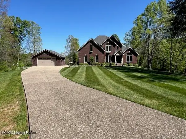 1464 E Sanders Ln, Mt Washington, KY 40047