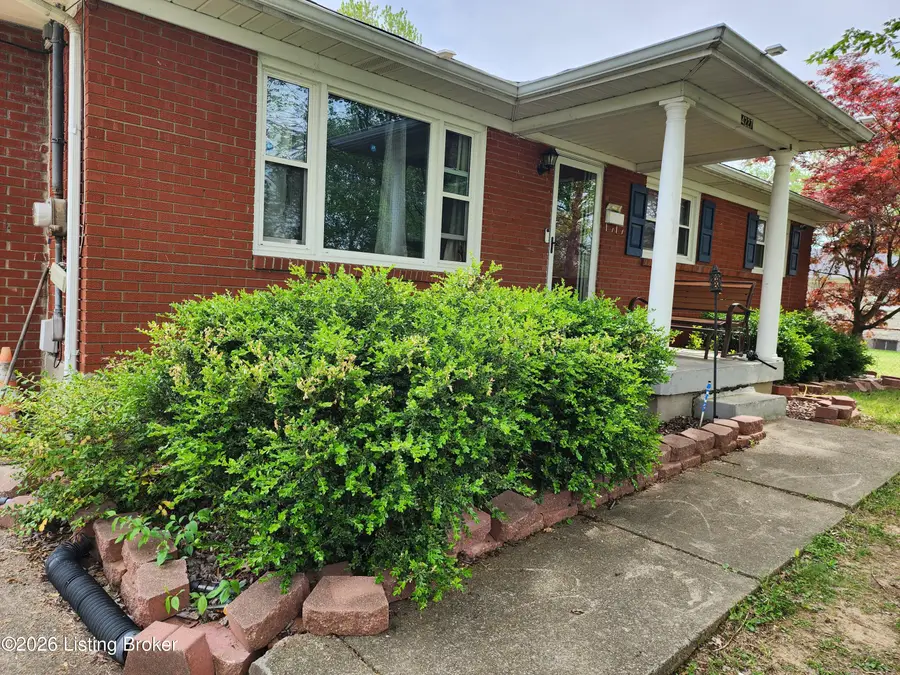 4227 Bayberry Dr, Louisville, KY 40216 - #2