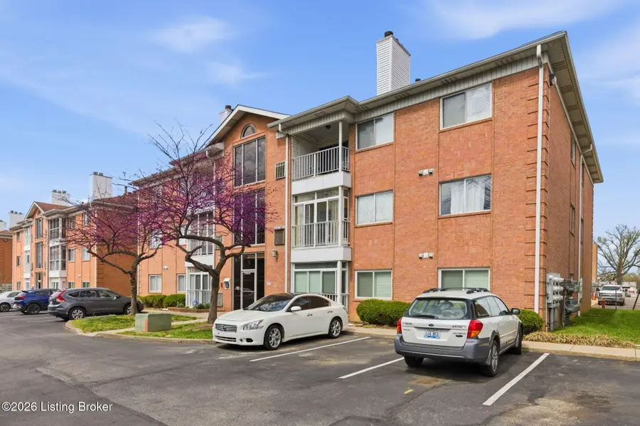 3721 Bardstown Rd #APT 303, Louisville, KY 40218 - #2