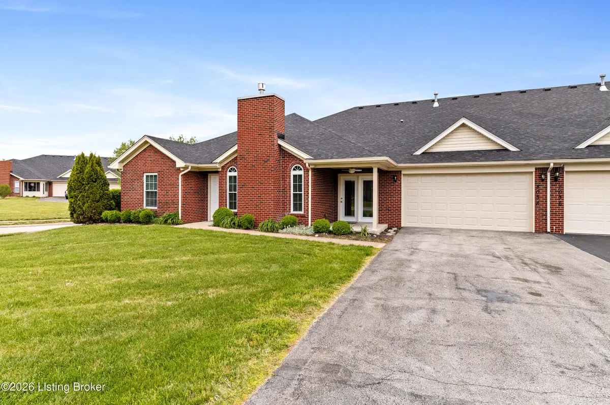 5038 Woodridge Lake Blvd, Louisville, KY 40272 - #1