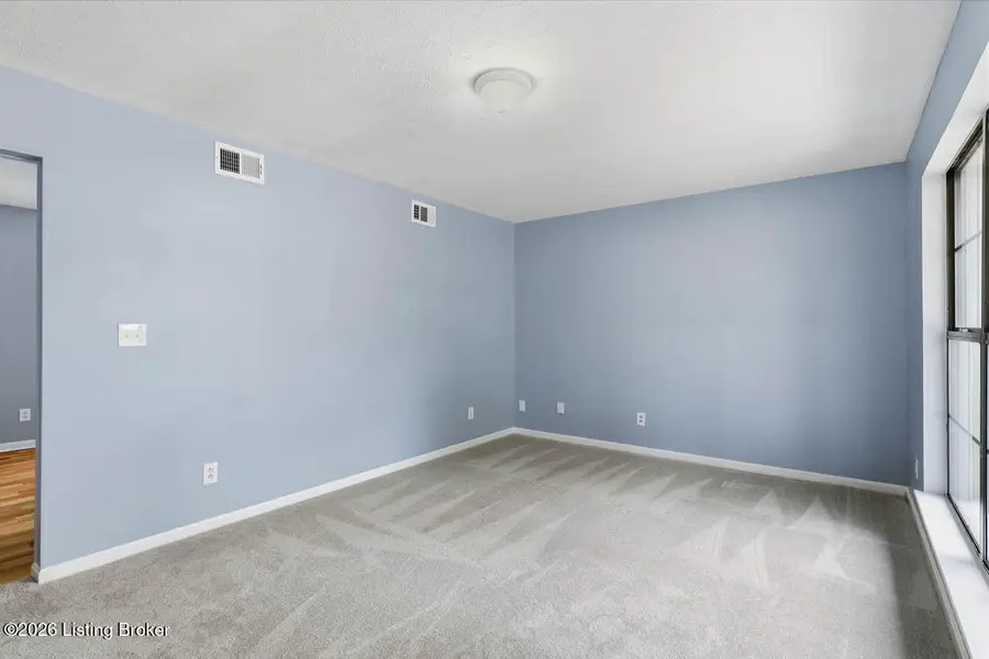 9710 Turnpike View Dr, Louisville, KY 40229 - #2
