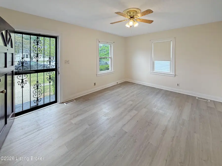 1028 Berry Blvd, Louisville, KY 40215 - #3