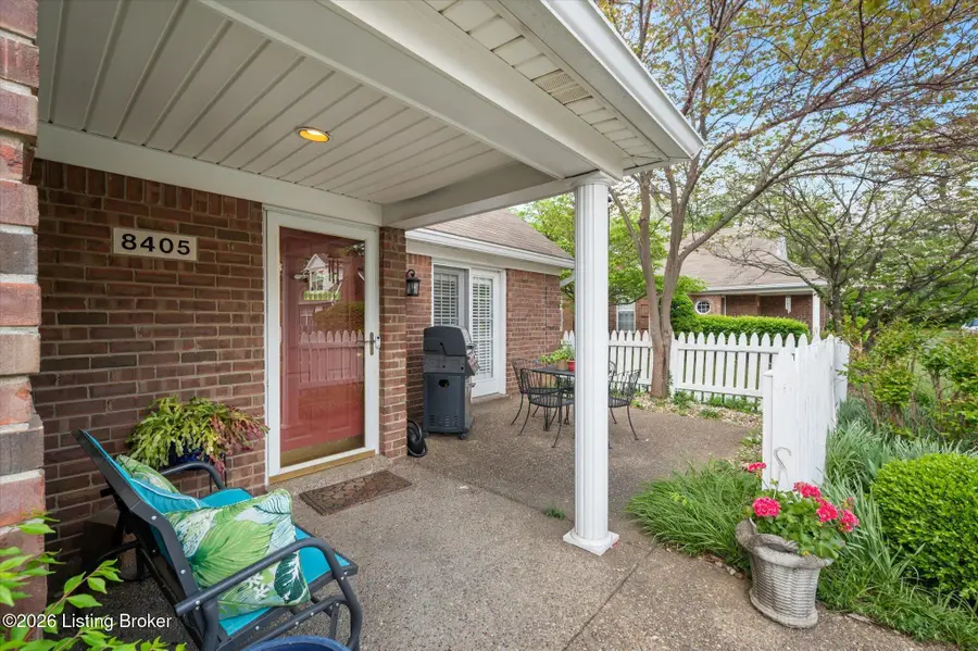 8405 Fox Pointe Pl, Lyndon, KY 40242 - #2