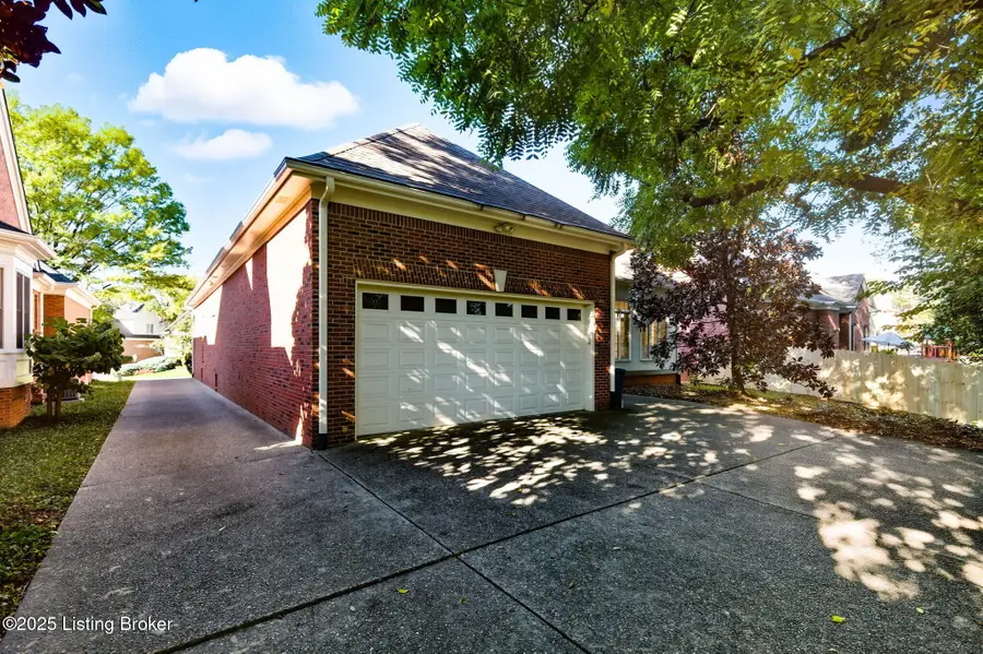 215 Coralberry Rd, Louisville, KY 40207 - #3