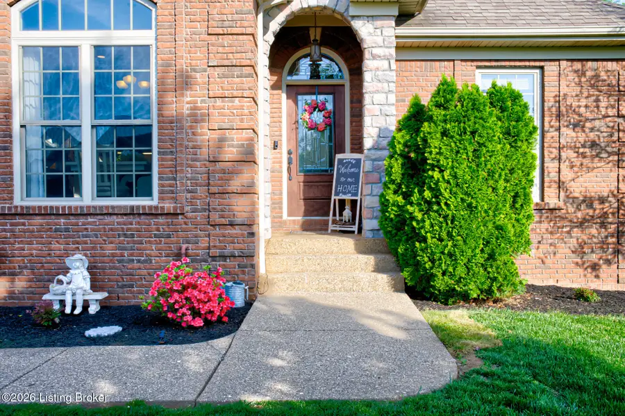 688 Ashbourne Dr, Shelbyville, KY 40065 - #2