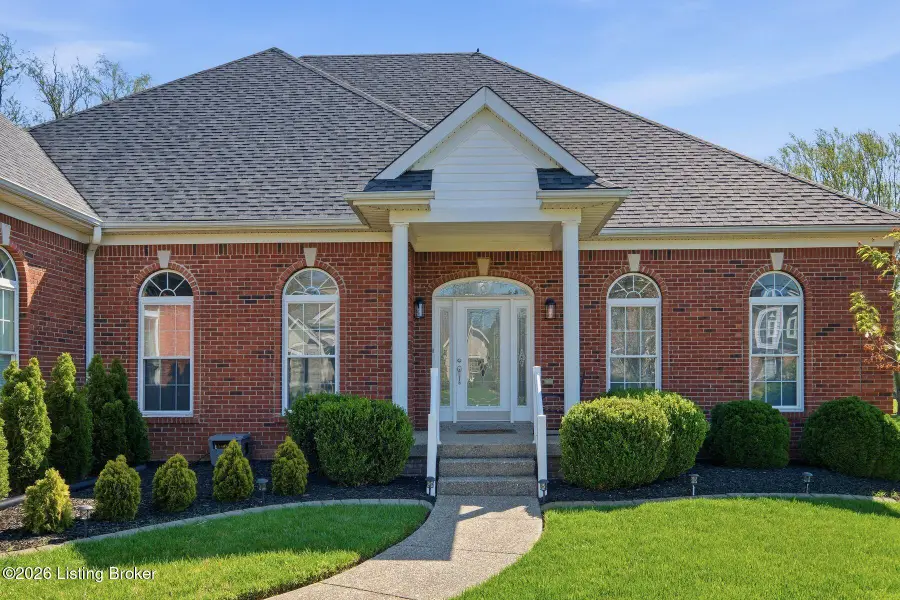 305 Gablewood Cir, Louisville, KY 40245 - #3