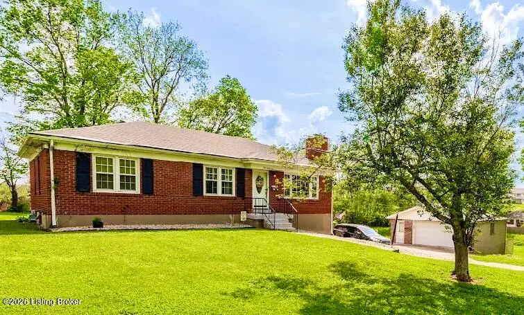 1082 Forrest View Dr, Louisville, KY 40219 - #1
