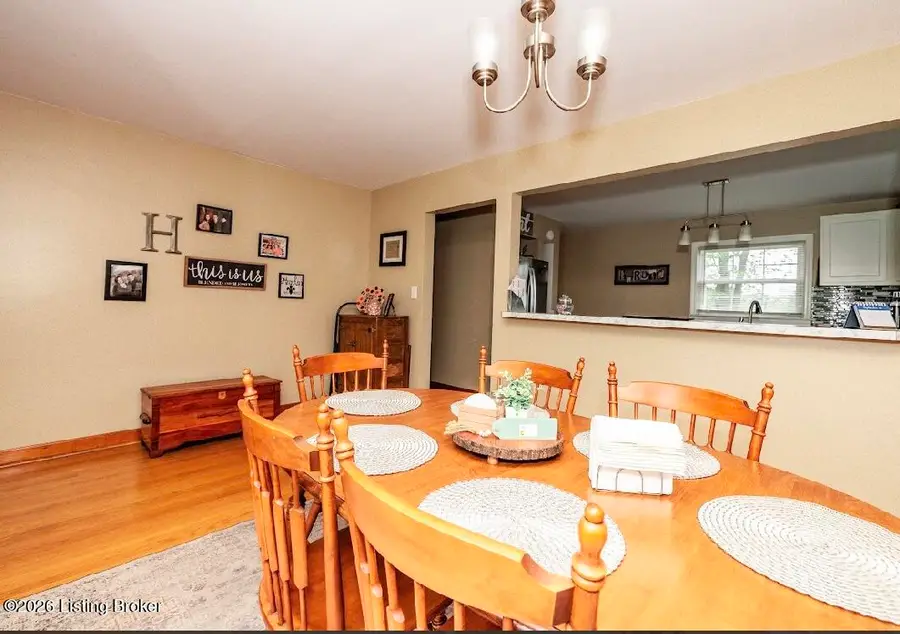 1082 Forrest View Dr, Louisville, KY 40219 - #3