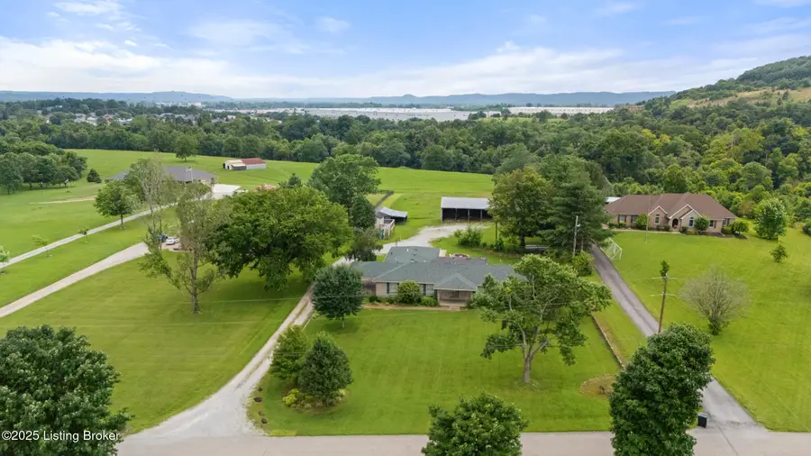 364 Fairview Ln, Shepherdsville, KY 40165 - #2