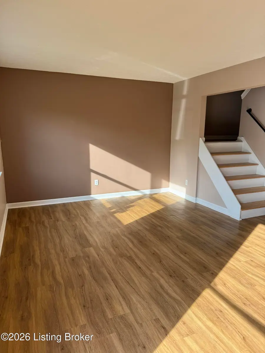 9814 Oakshire Dr, Jeffersontown, KY 40299 - #2