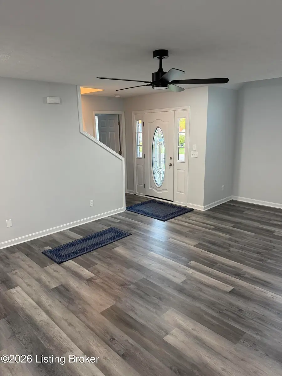 213 Farmview Dr, Mount Washington, KY 40047 - #2