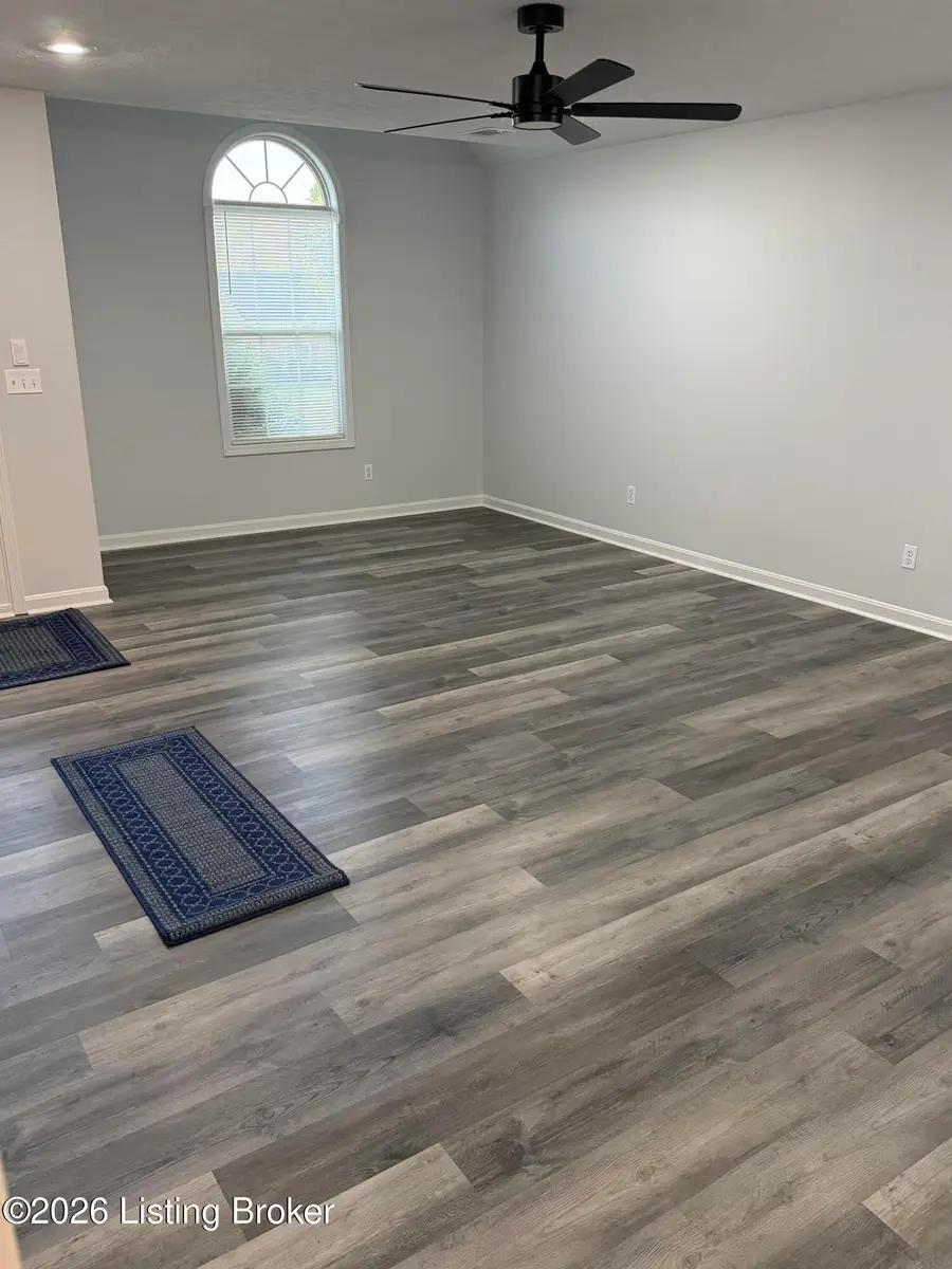 213 Farmview Dr, Mount Washington, KY 40047 - #3