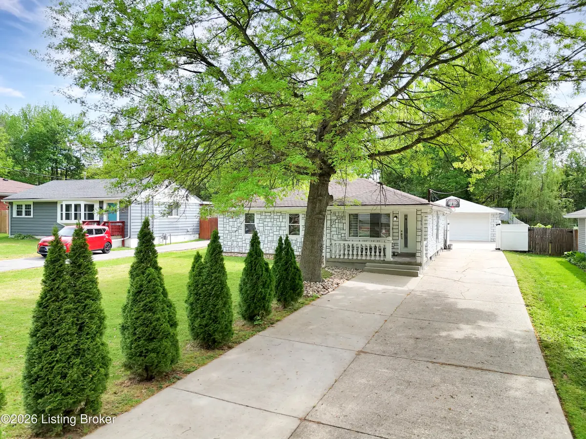 6907 Triangle Dr, Louisville, KY 40214 - #1