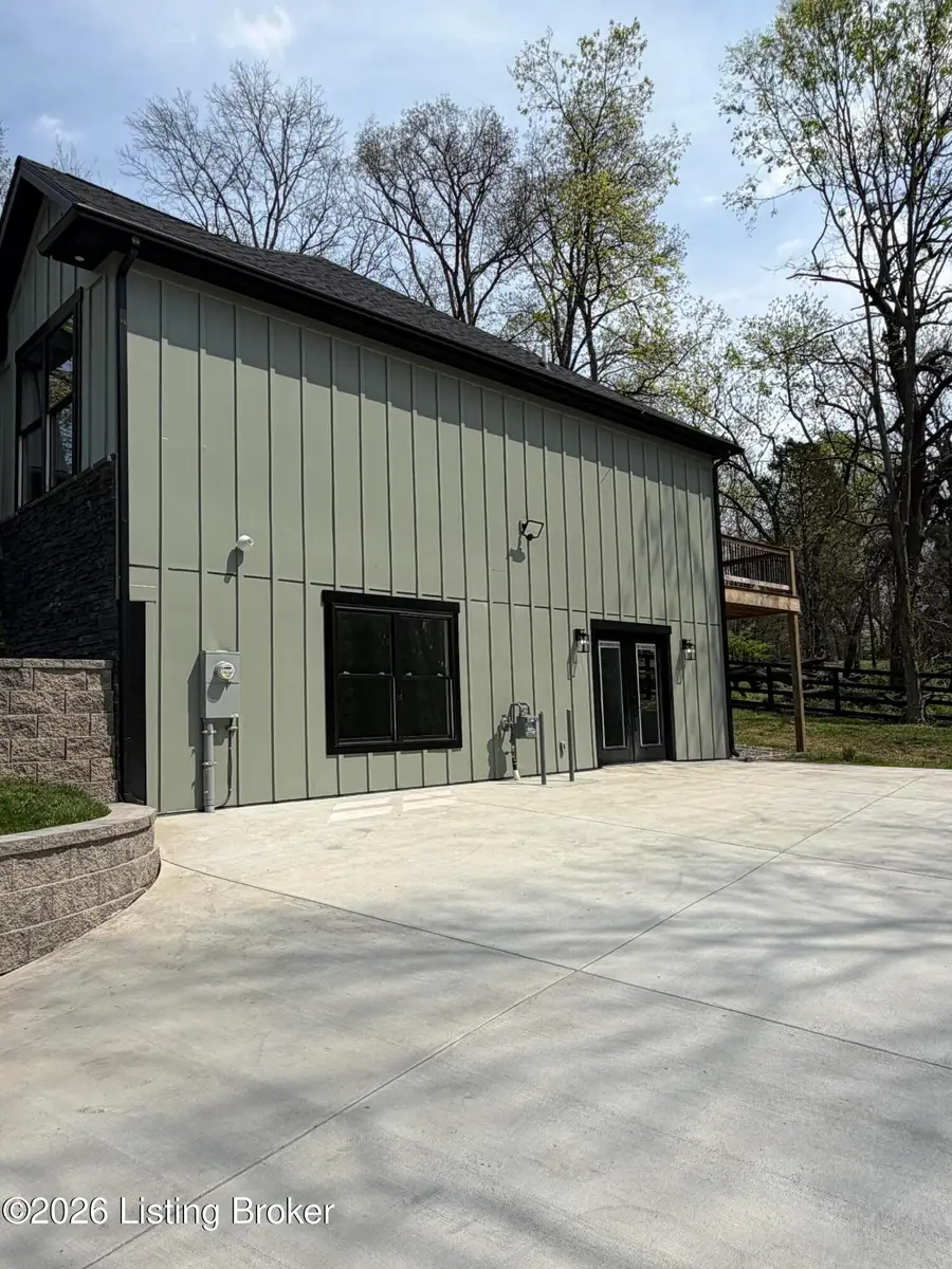 8105 Michael Ray Dr, Louisville, KY 40219 - #3