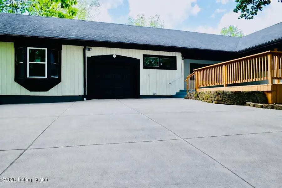 1107 Viewcrest Dr, Fairdale, KY 40118 - #2