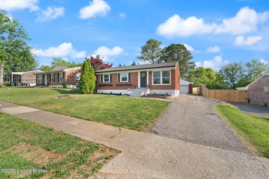 10005 Cardigan Dr, Louisville, KY 40299 - #2