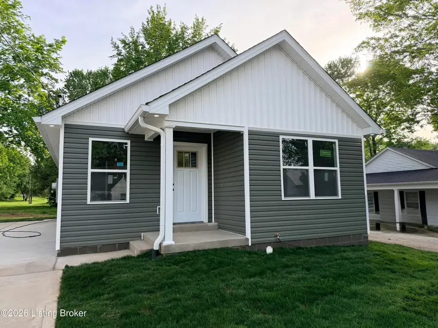 334 S Greensburg St, Hodgenville, KY 42748 - #2