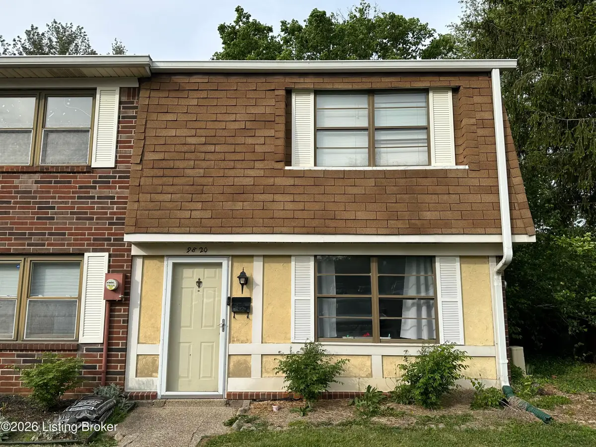 9820 Oakshire Dr, Jeffersontown, KY 40299 - #1