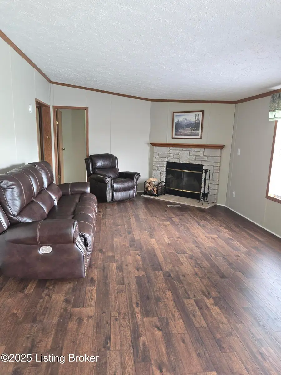 2131 Ridge Rd, Shepherdsville, KY 40165 - #3