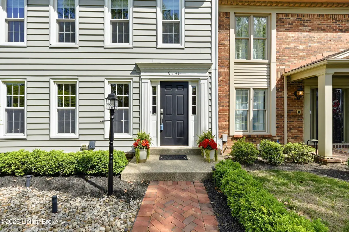 9541 Wessex Pl, Louisville, KY 40222 - #1