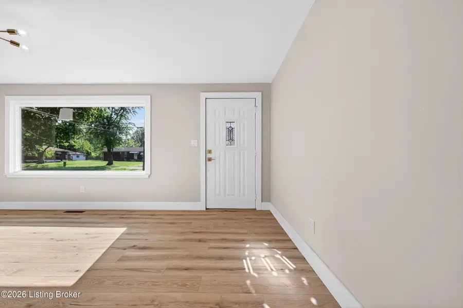 4322 Lynnview Dr, Louisville, KY 40216 - #3