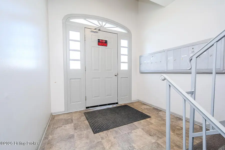 9610 Westport Rd #APT 3, Louisville, KY 40241 - #2